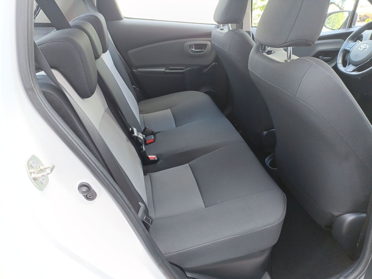 Toyota Yaris - zdjęcie 12