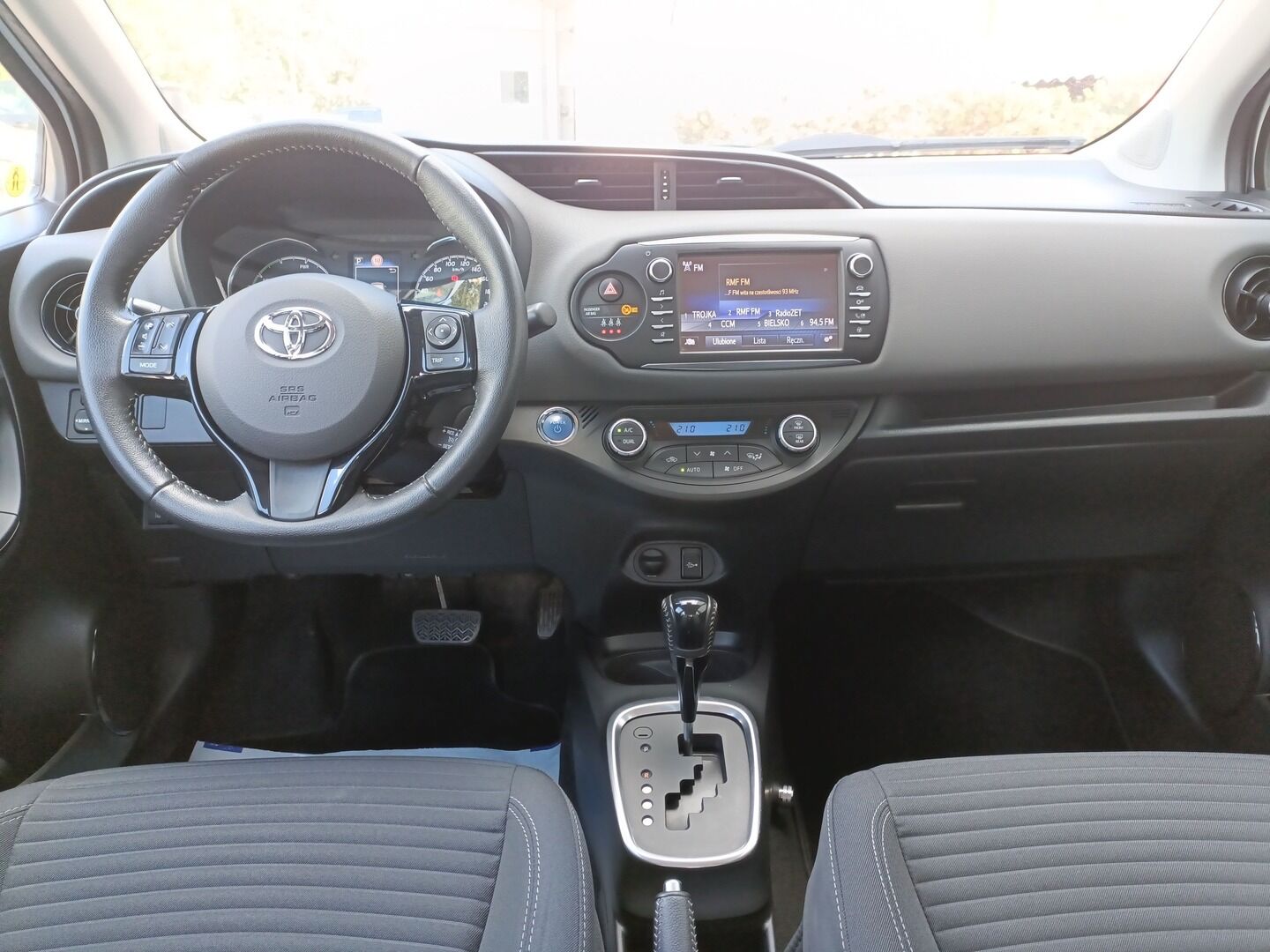 Toyota Yaris - zdjęcie 13