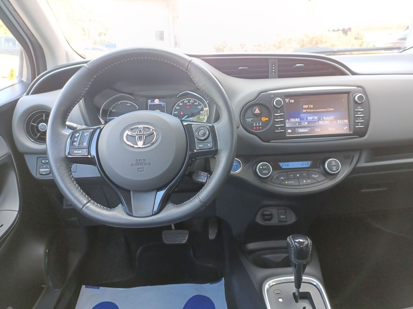 Toyota Yaris - zdjęcie 14
