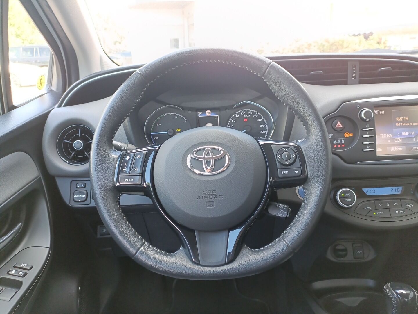 Toyota Yaris - zdjęcie 15