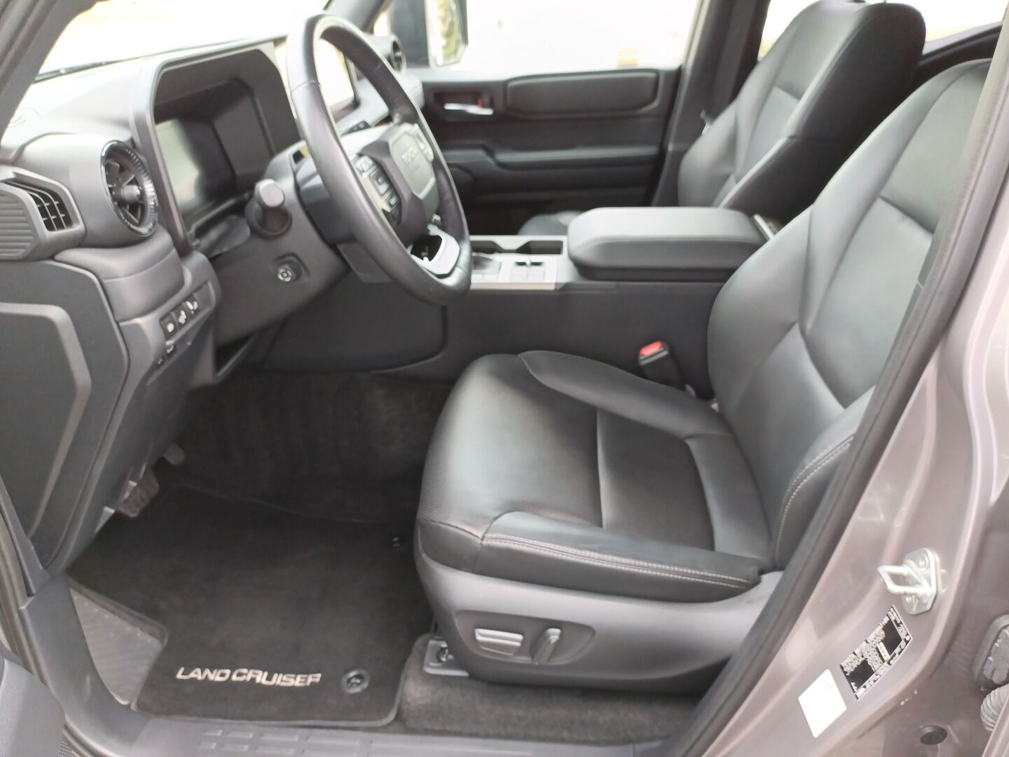 Toyota Land Cruiser - zdjęcie 9