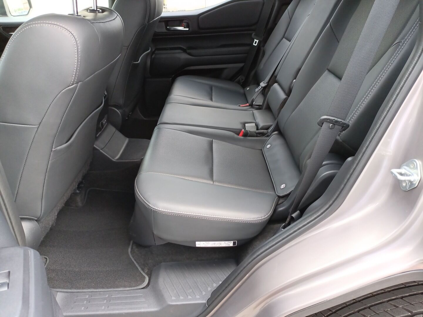 Toyota Land Cruiser - zdjęcie 10