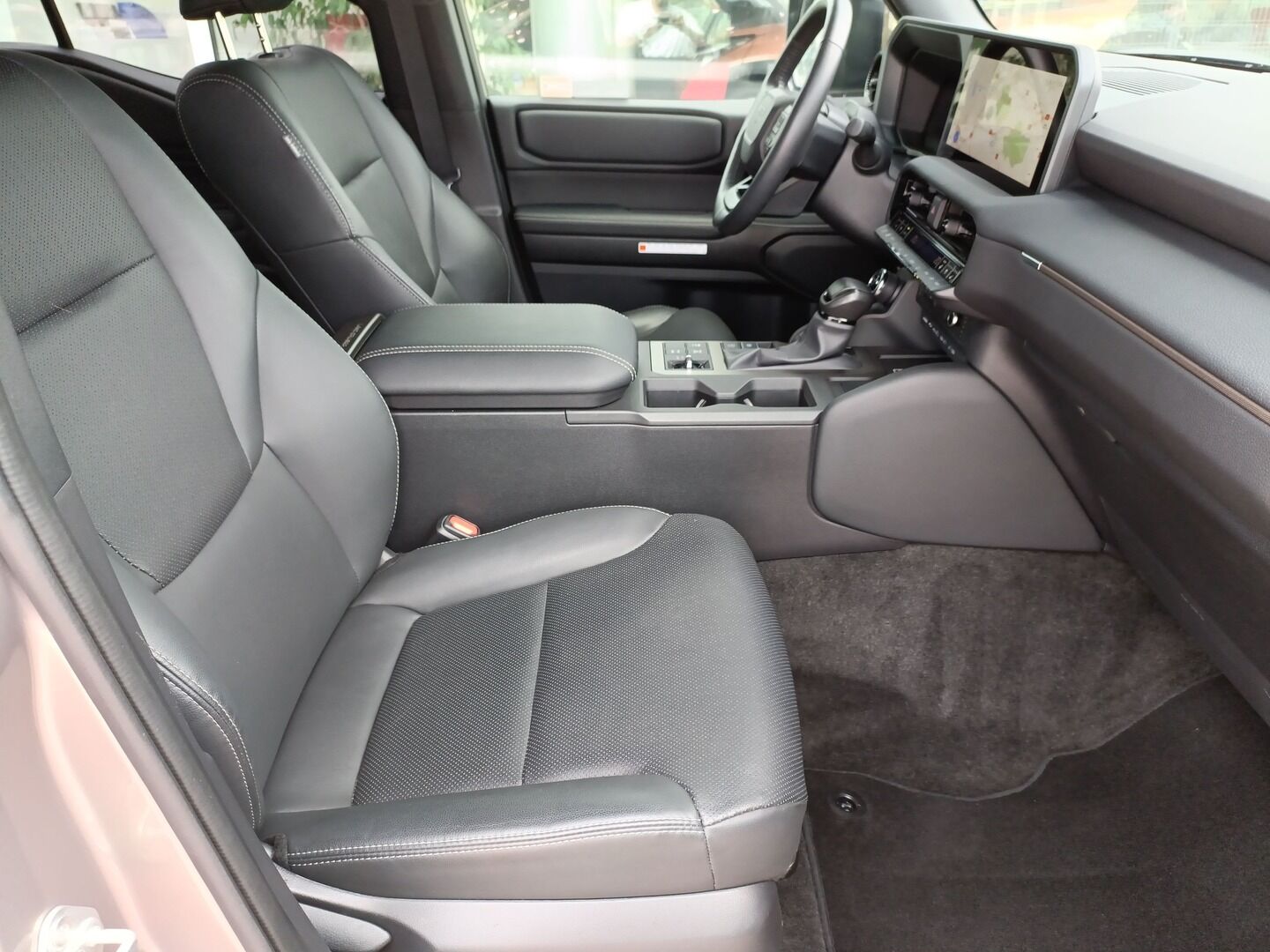 Toyota Land Cruiser - zdjęcie 11