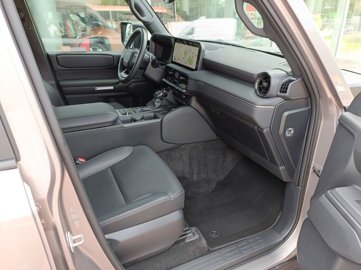 Toyota Land Cruiser - zdjęcie 19
