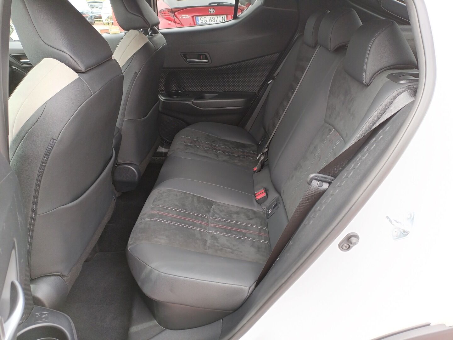 Toyota C-HR - zdjęcie 10