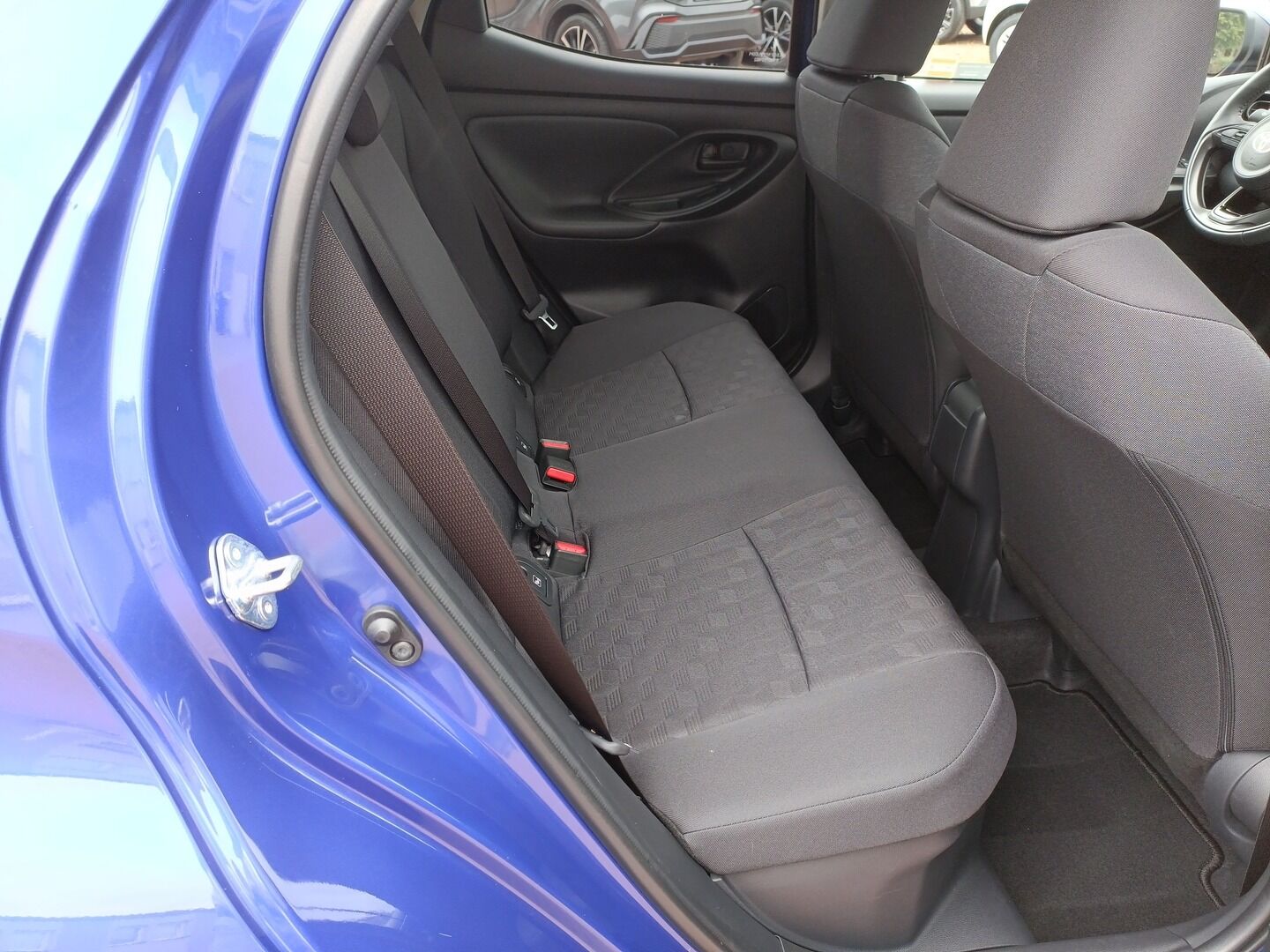 Toyota Yaris - zdjęcie 12