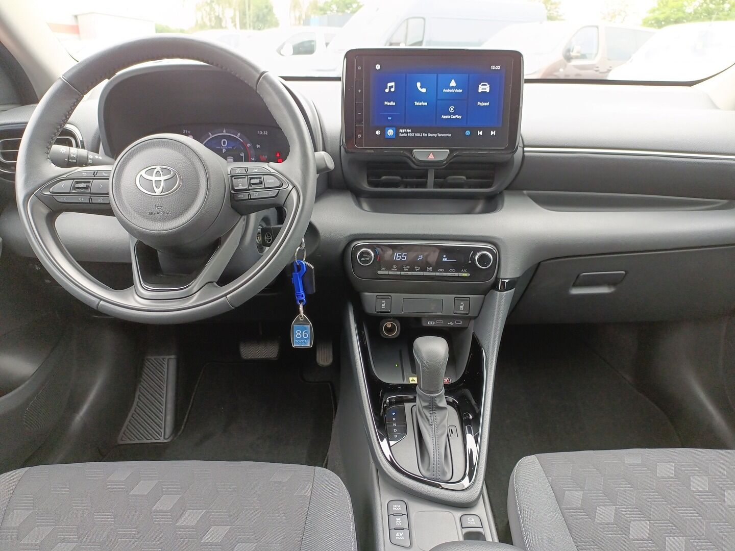 Toyota Yaris - zdjęcie 13