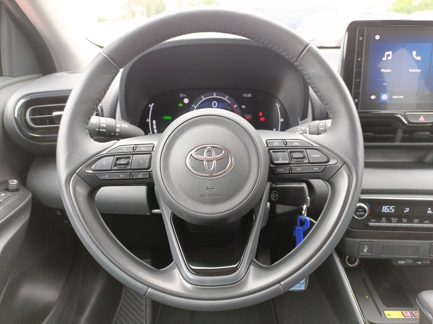 Toyota Yaris - zdjęcie 15