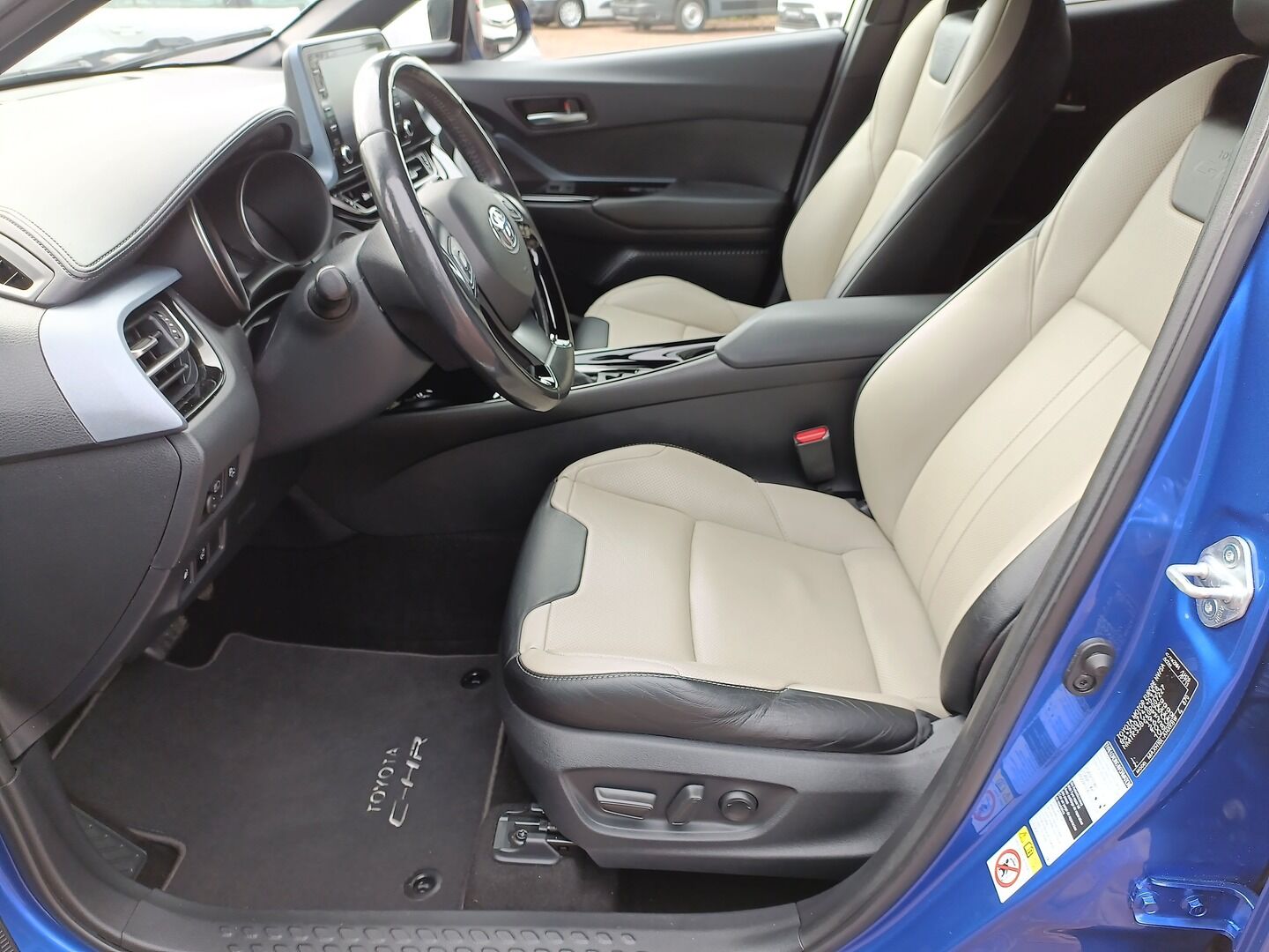 Toyota C-HR - zdjęcie 10