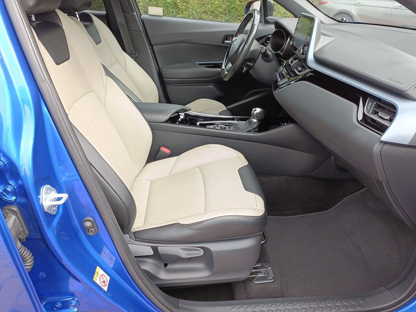 Toyota C-HR - zdjęcie 12