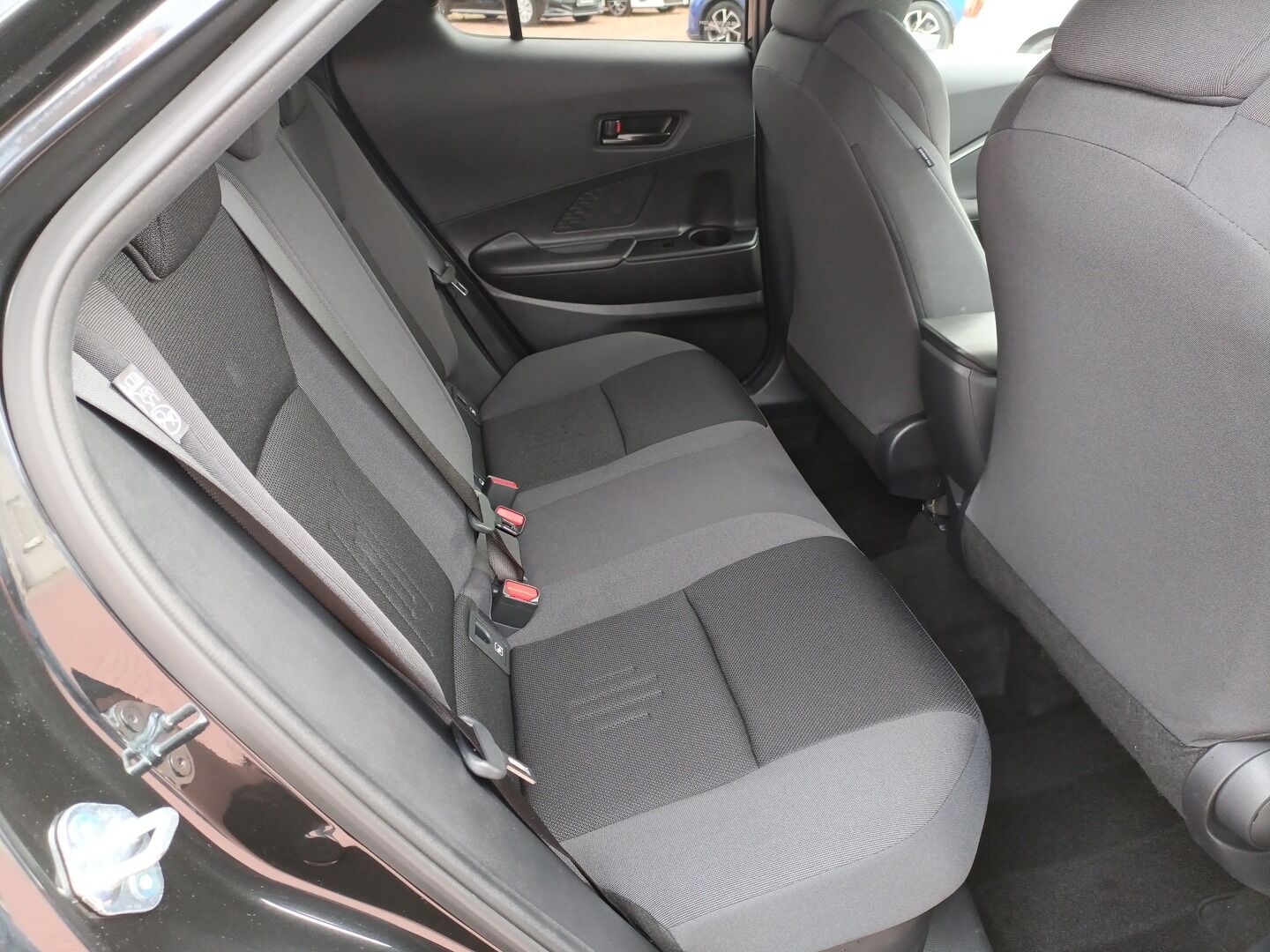 Toyota C-HR - zdjęcie 12