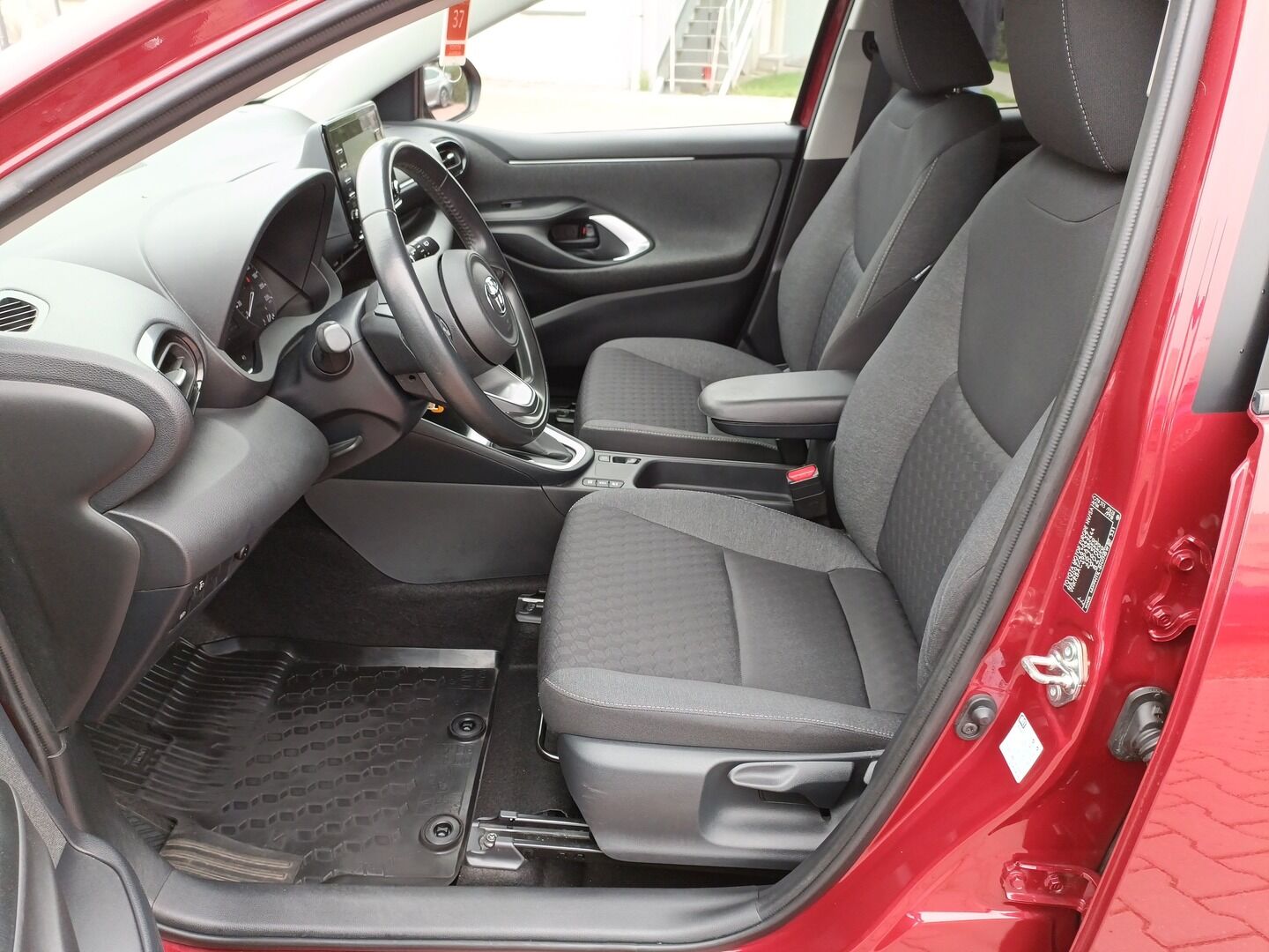 Toyota Yaris - zdjęcie 9
