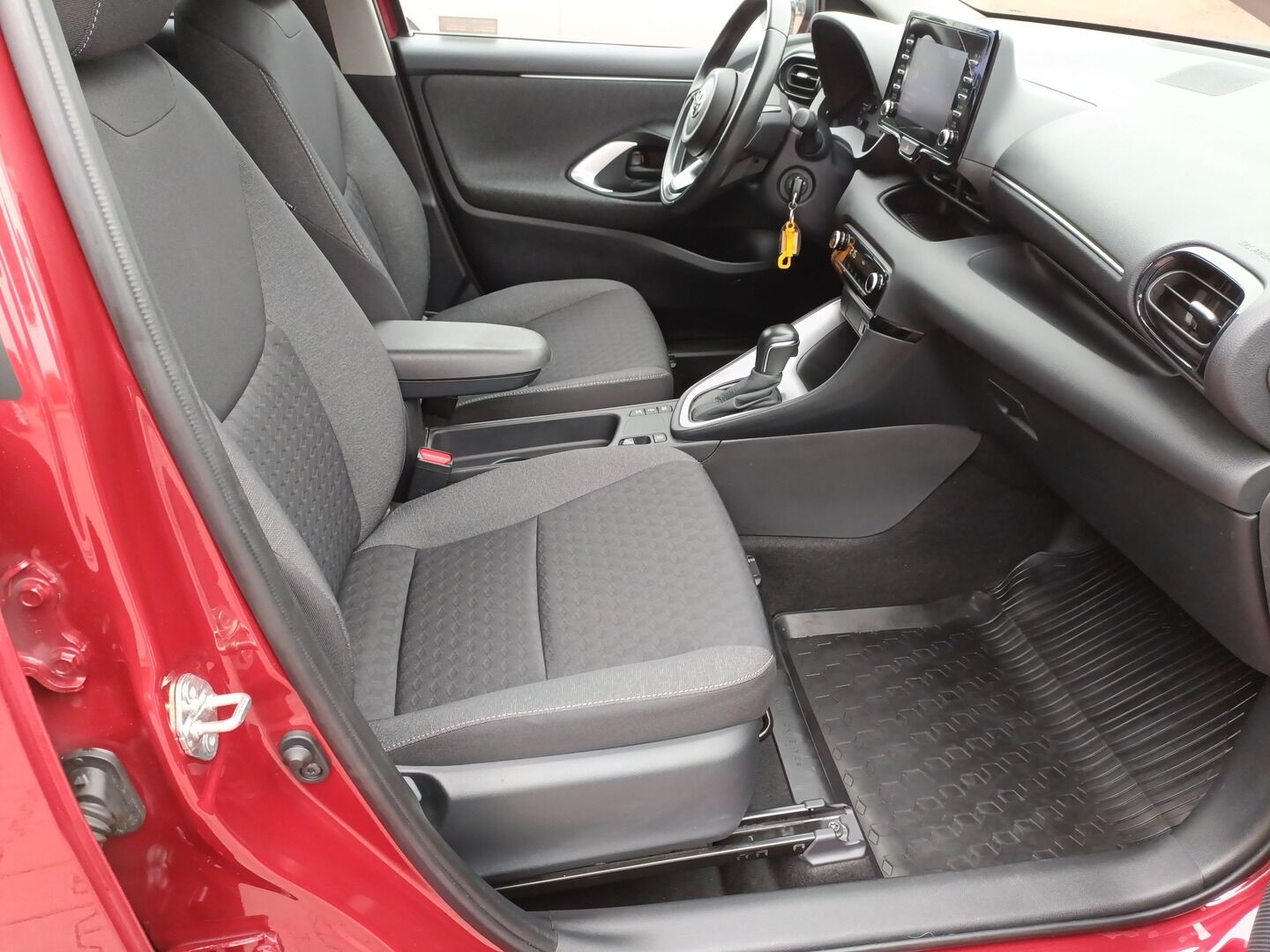 Toyota Yaris - zdjęcie 11