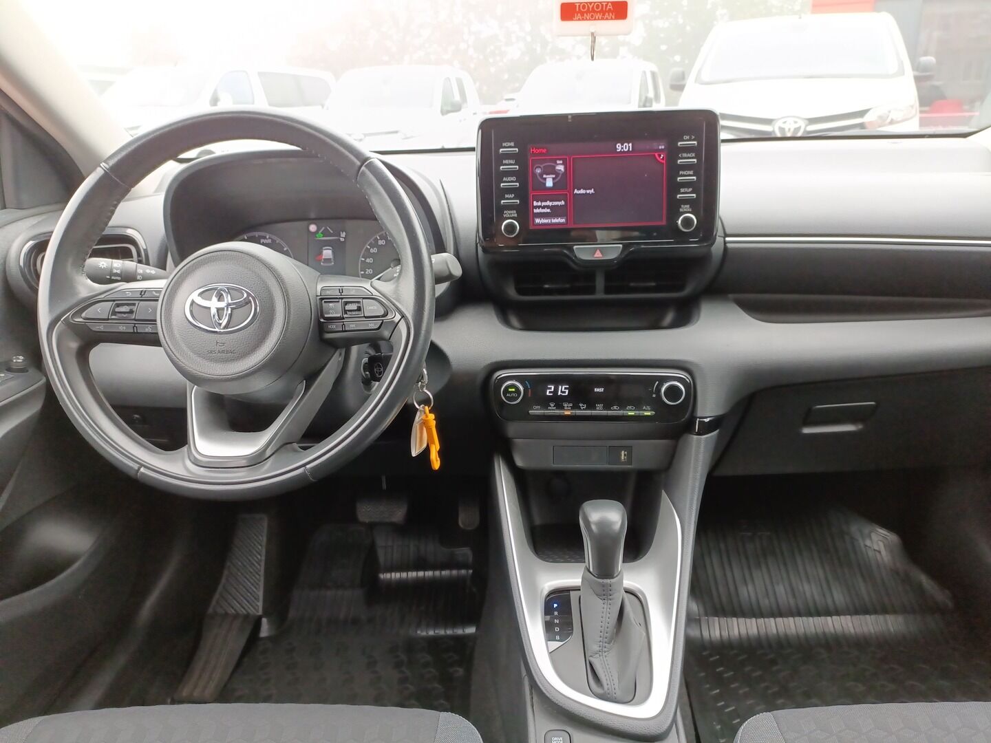 Toyota Yaris - zdjęcie 13