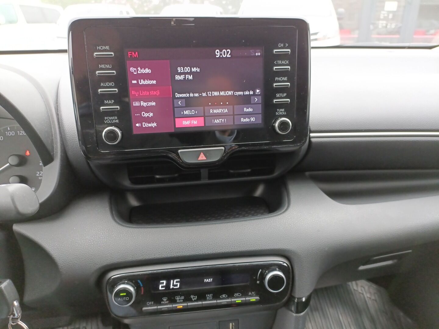 Toyota Yaris - zdjęcie 17