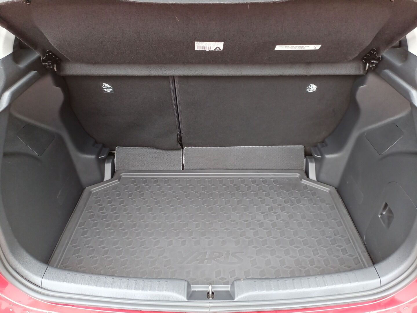 Toyota Yaris - zdjęcie 18