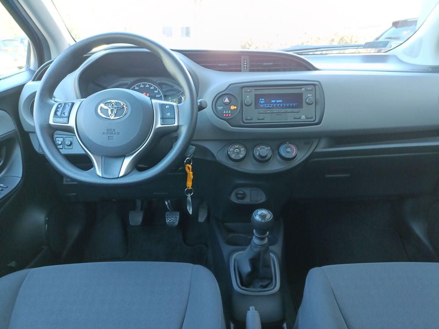Toyota Yaris - zdjęcie 13