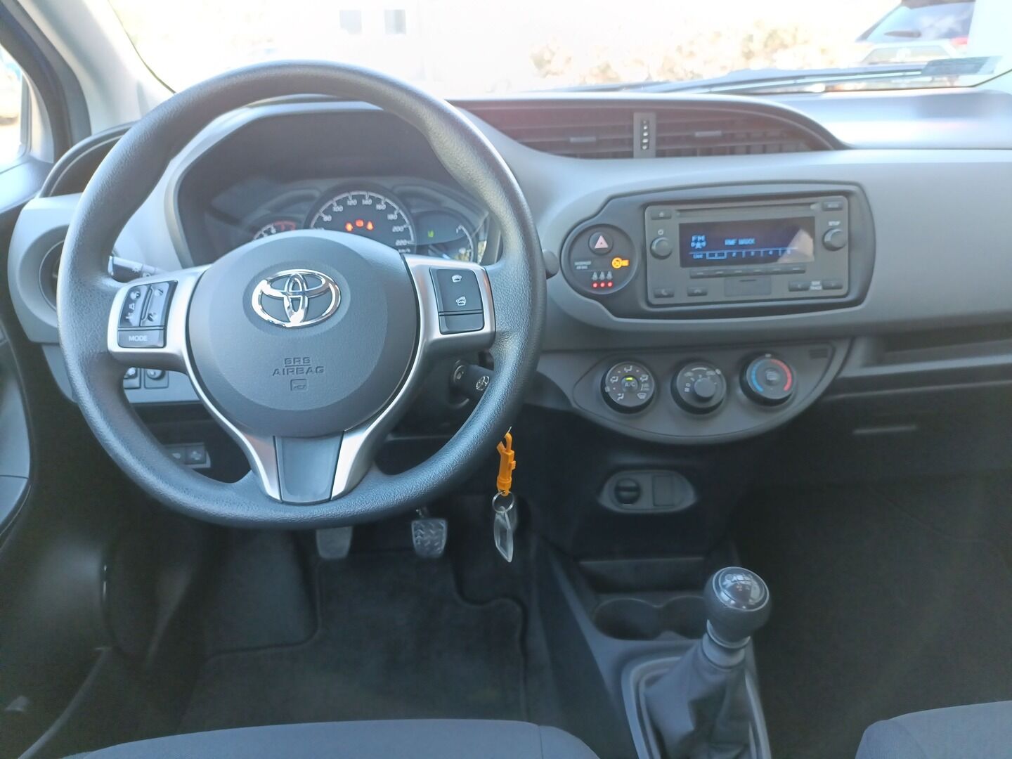 Toyota Yaris - zdjęcie 14