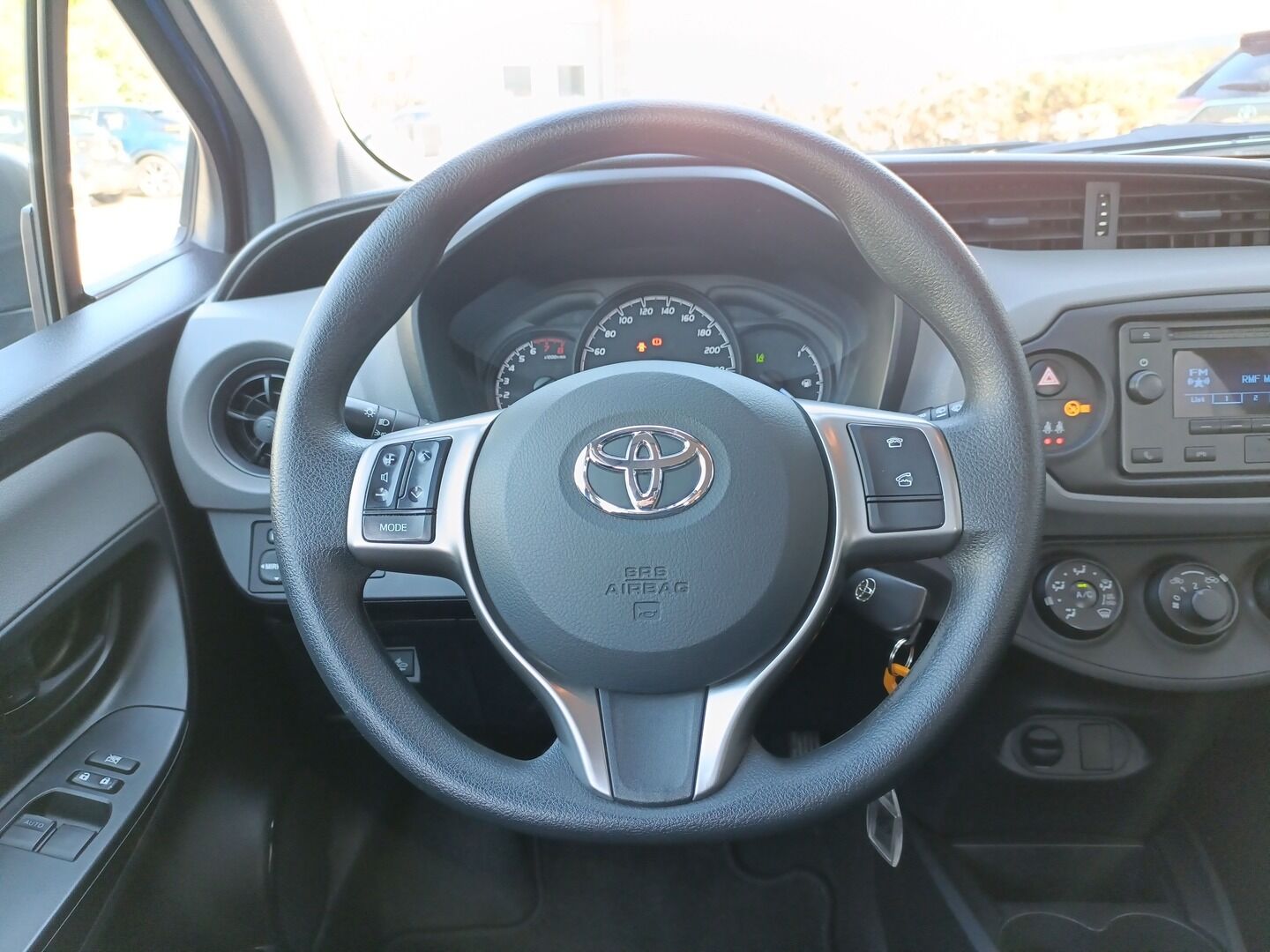 Toyota Yaris - zdjęcie 15