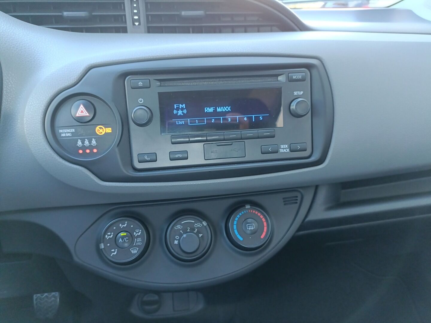 Toyota Yaris - zdjęcie 17