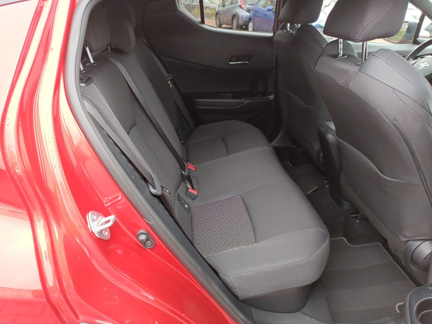 Toyota C-HR - zdjęcie 12