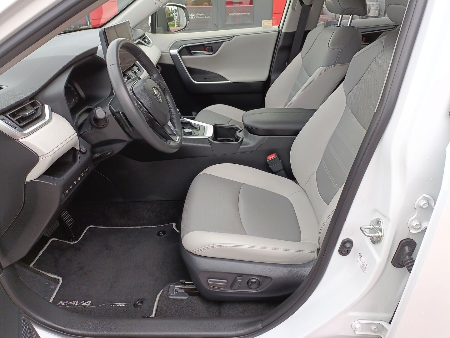 Toyota RAV4 - zdjęcie 9