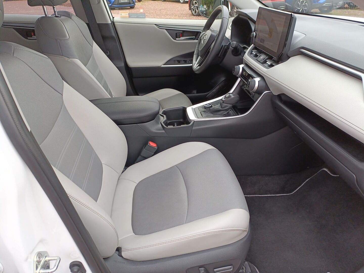 Toyota RAV4 - zdjęcie 11