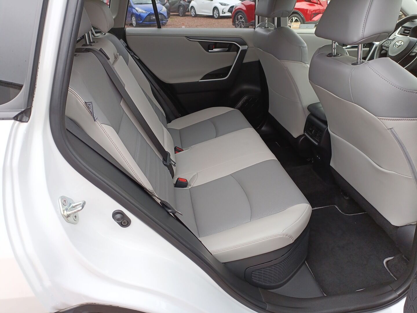 Toyota RAV4 - zdjęcie 12