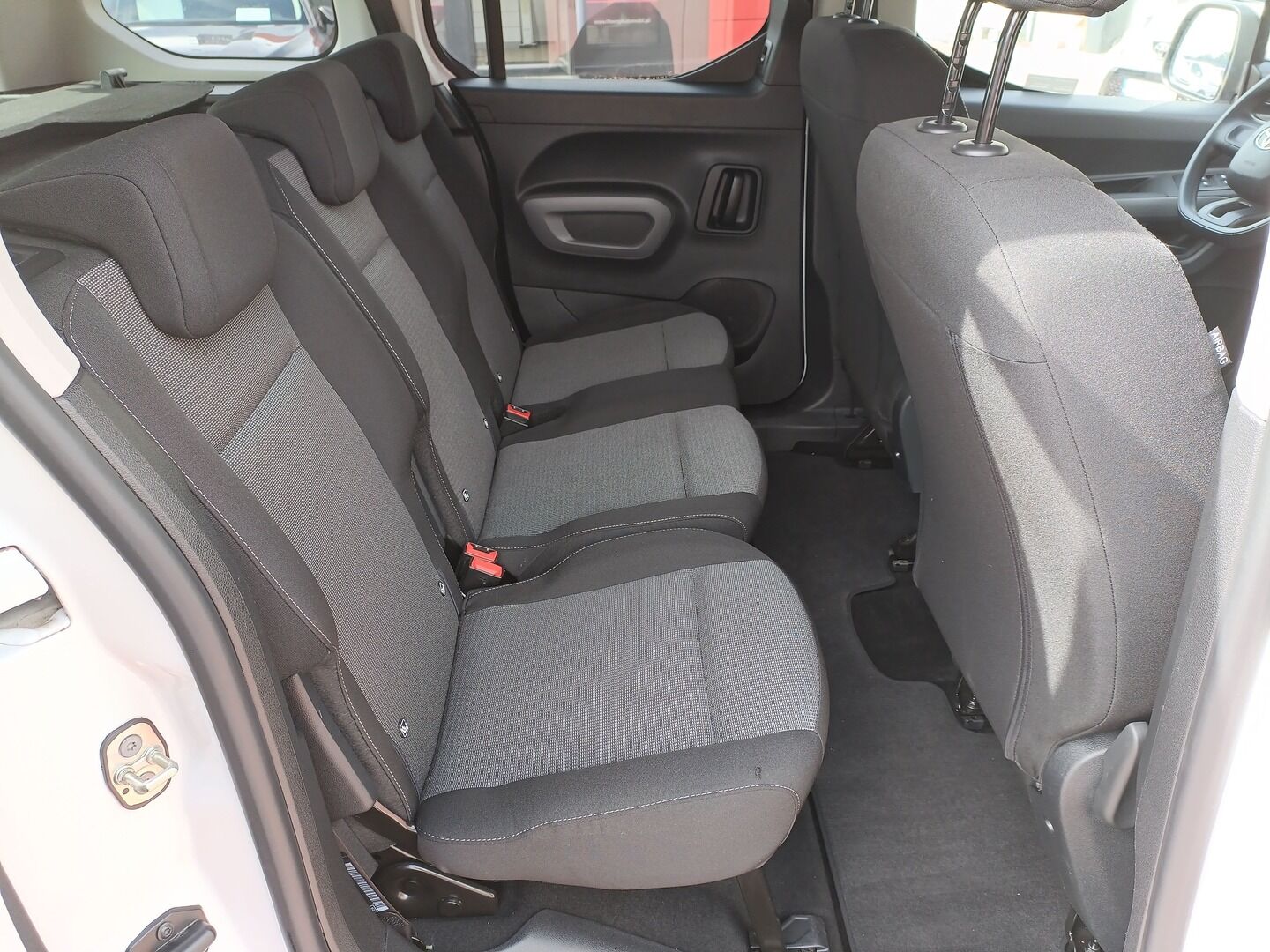 Toyota PROACE CITY VERSO - zdjęcie 13
