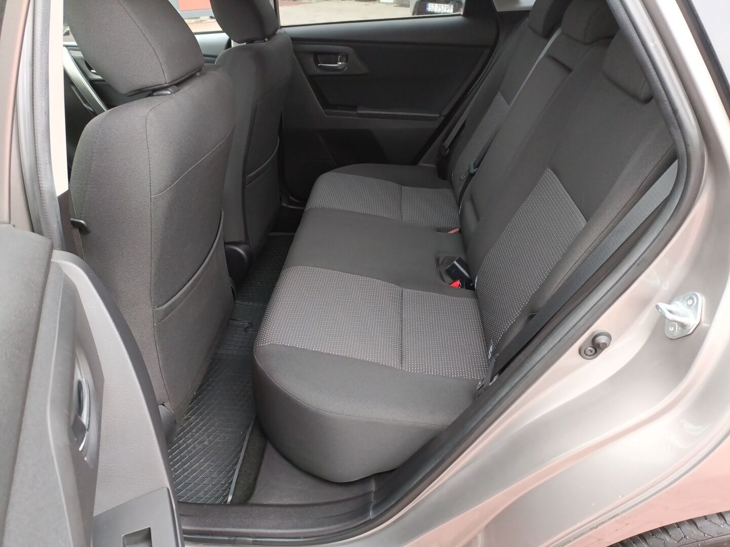 Toyota Auris - zdjęcie 10