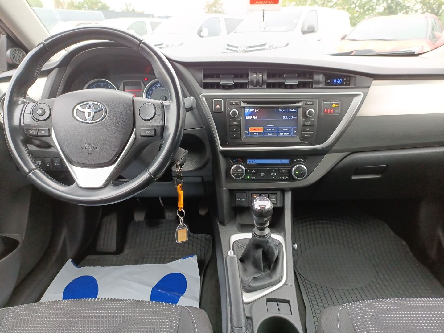 Toyota Auris - zdjęcie 13