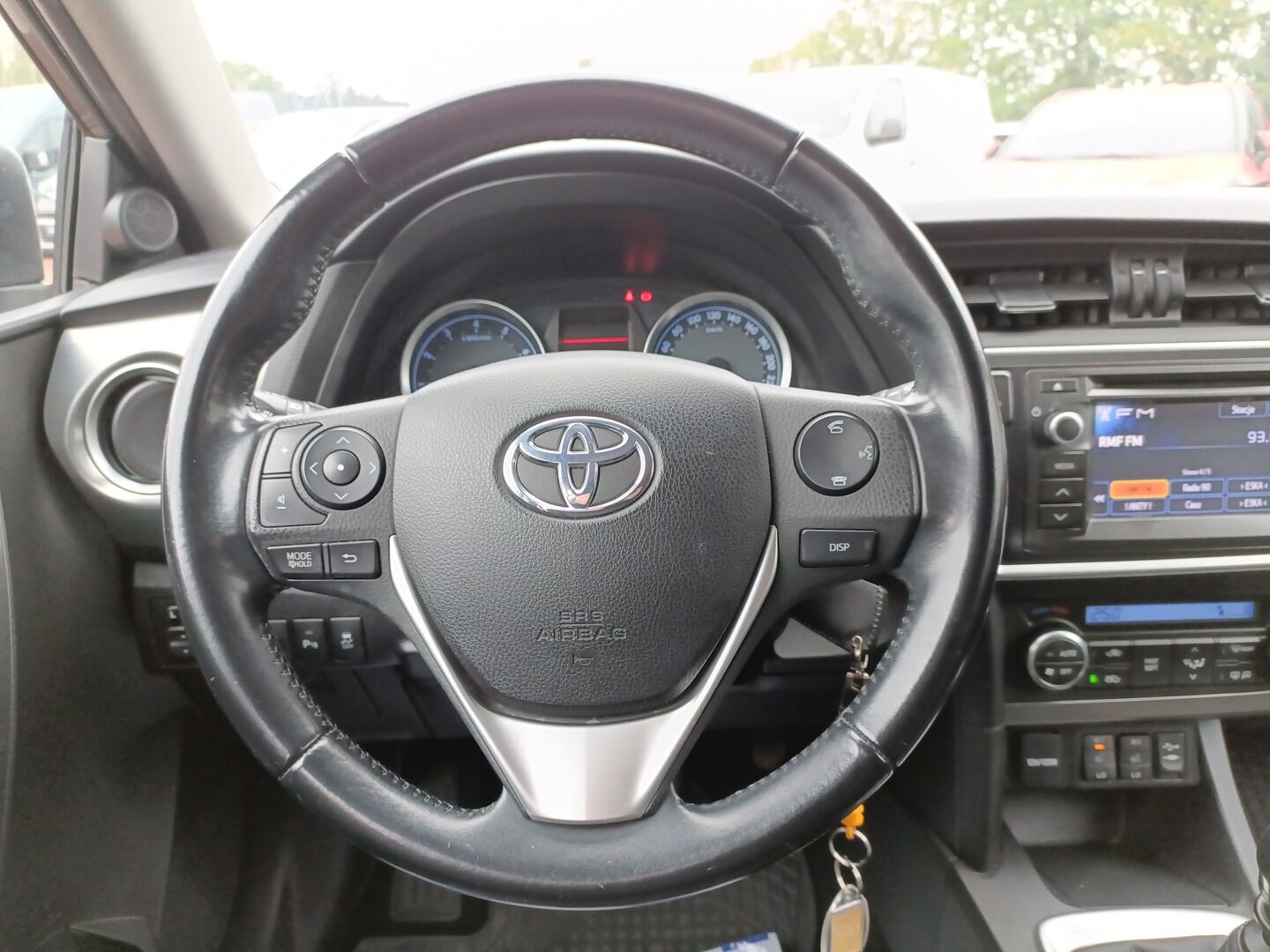 Toyota Auris - zdjęcie 15
