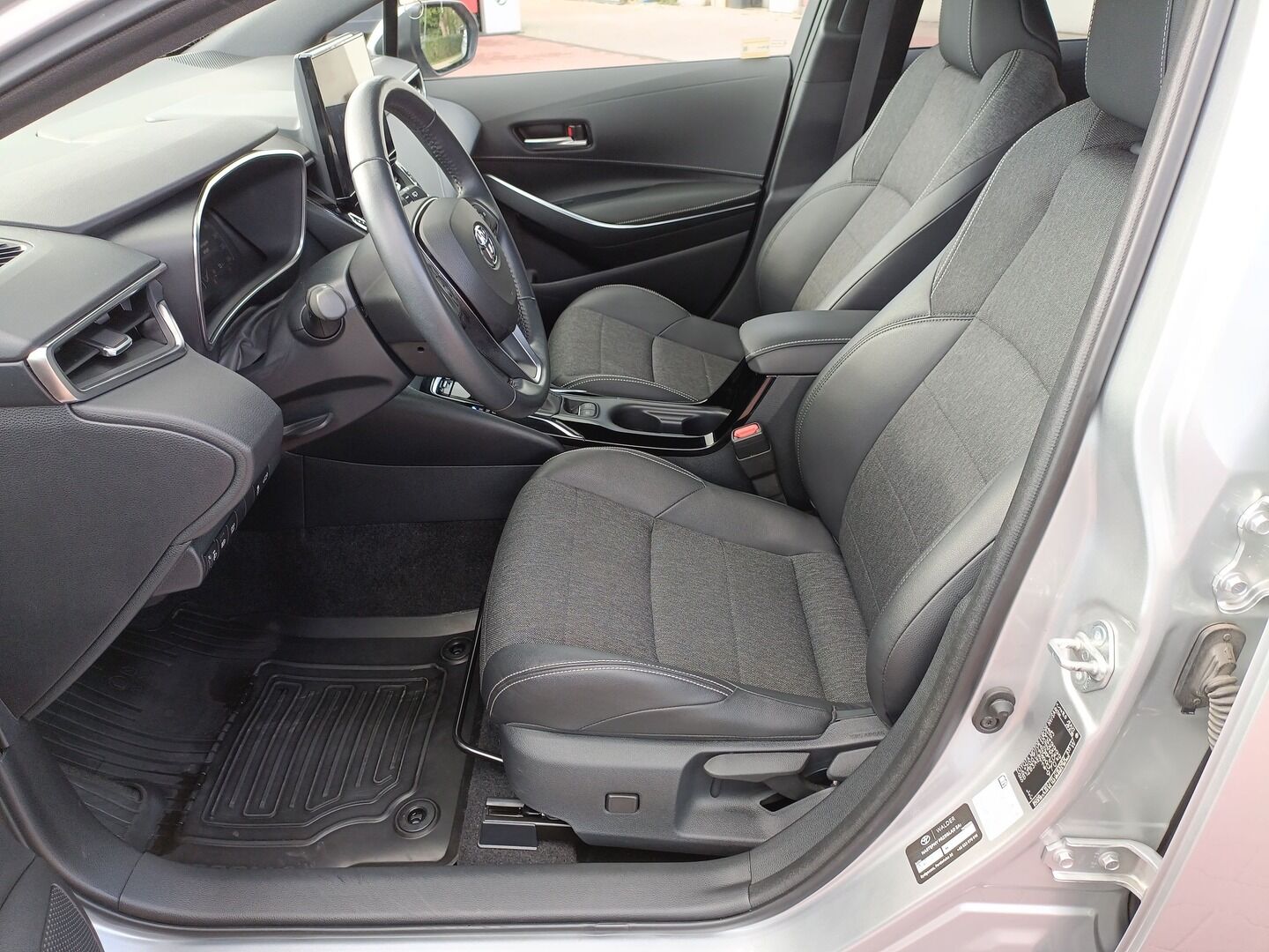 Toyota Corolla - zdjęcie 9