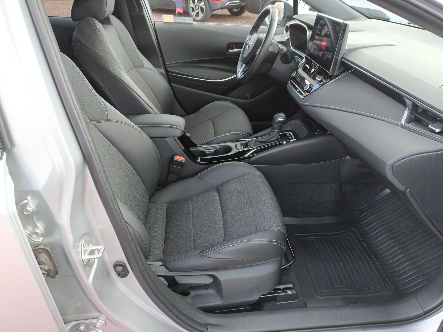 Toyota Corolla - zdjęcie 11