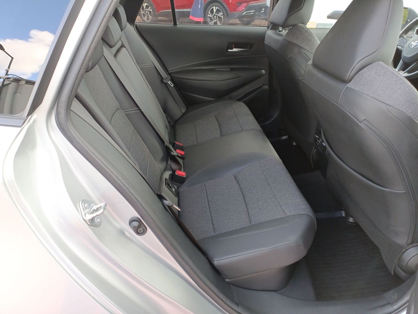 Toyota Corolla - zdjęcie 12