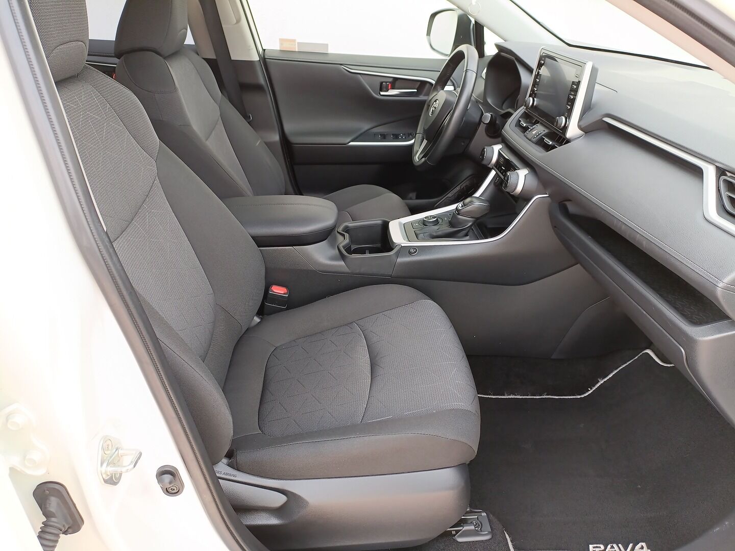Toyota RAV4 - zdjęcie 13
