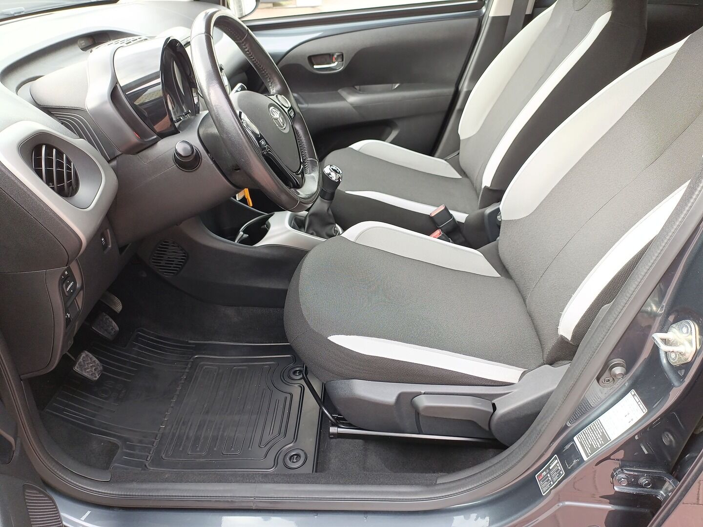 Toyota Aygo - zdjęcie 9