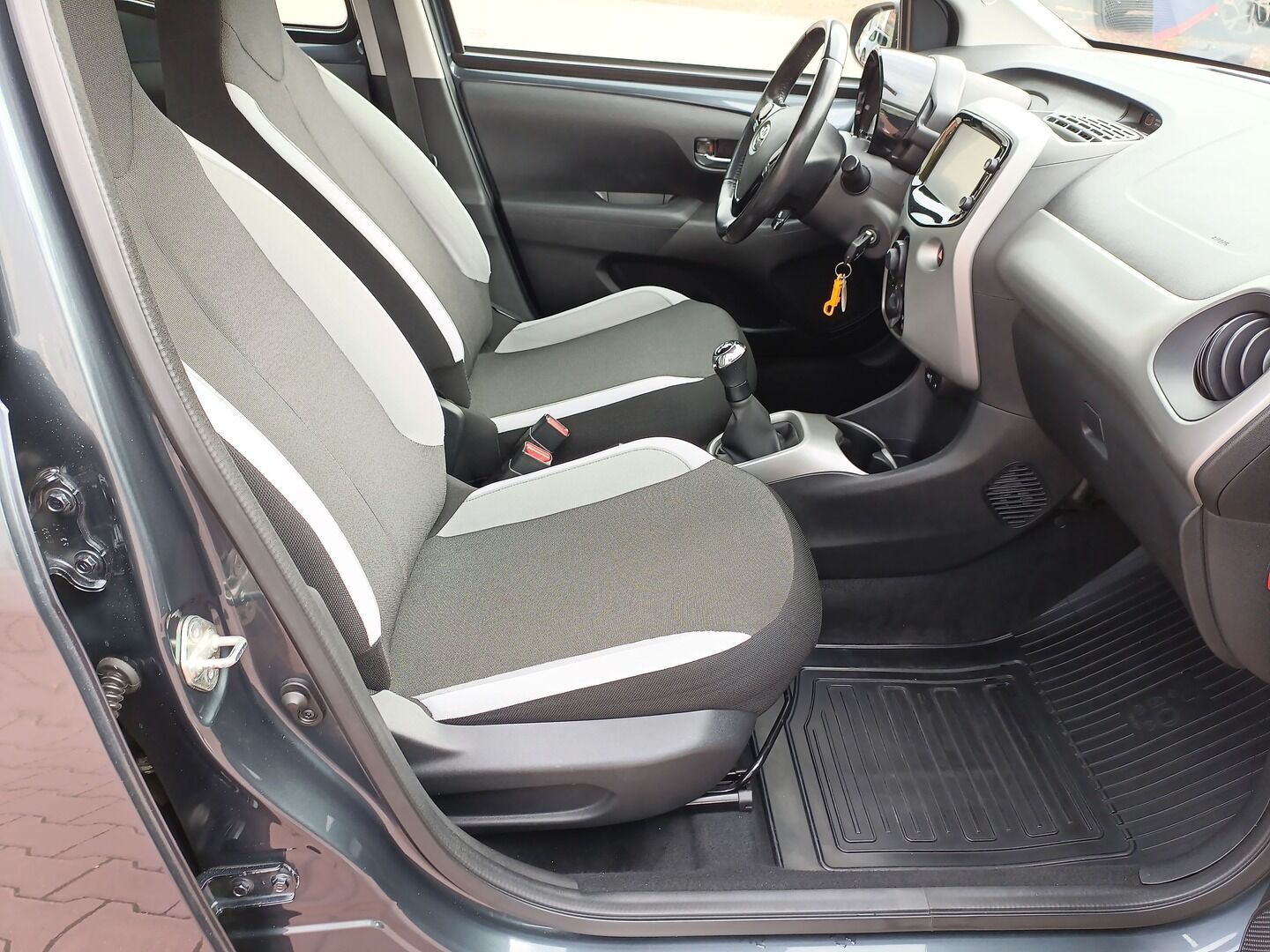 Toyota Aygo - zdjęcie 12