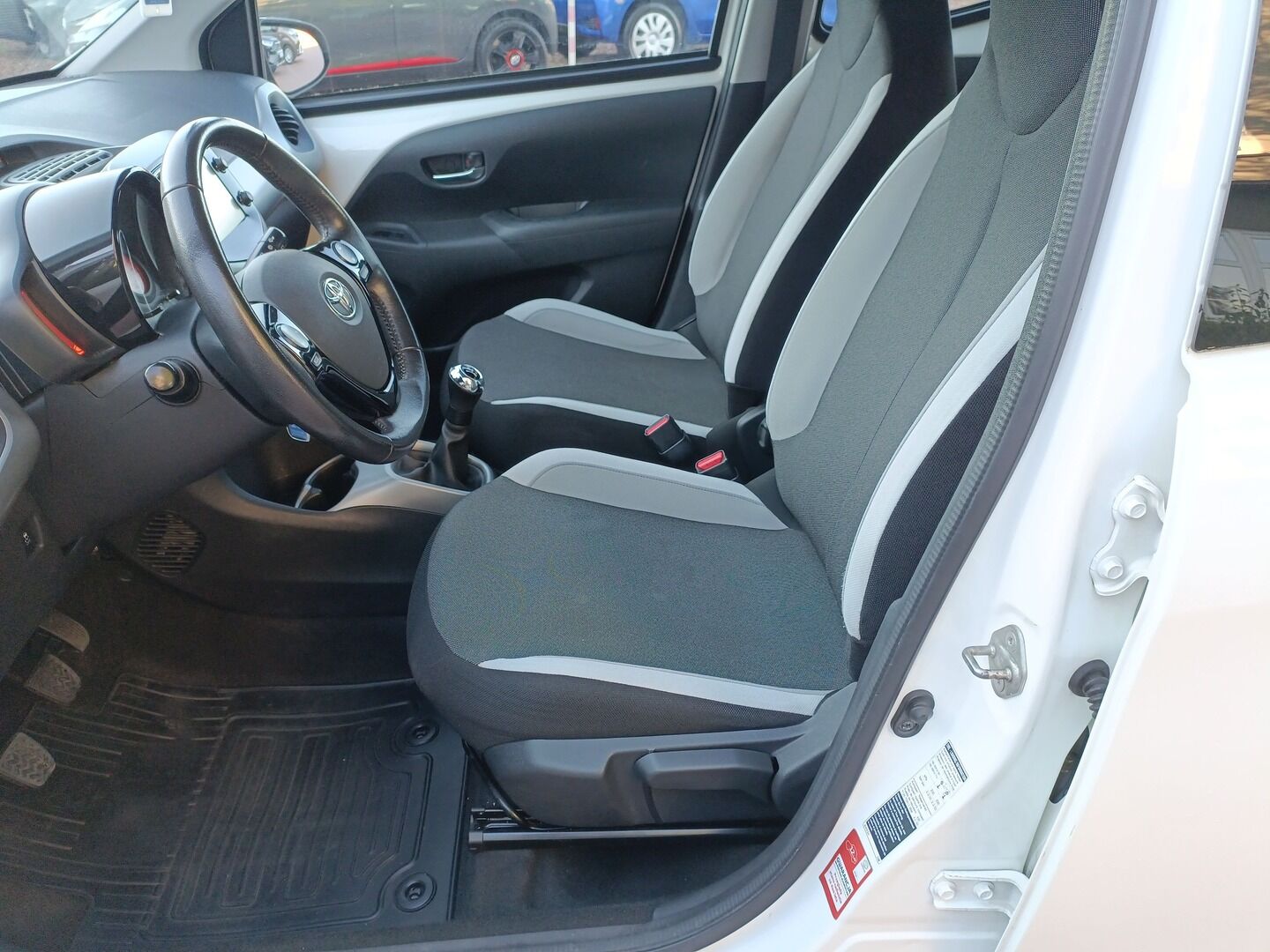 Toyota Aygo - zdjęcie 9