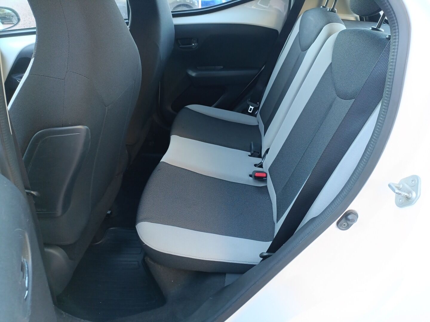 Toyota Aygo - zdjęcie 10