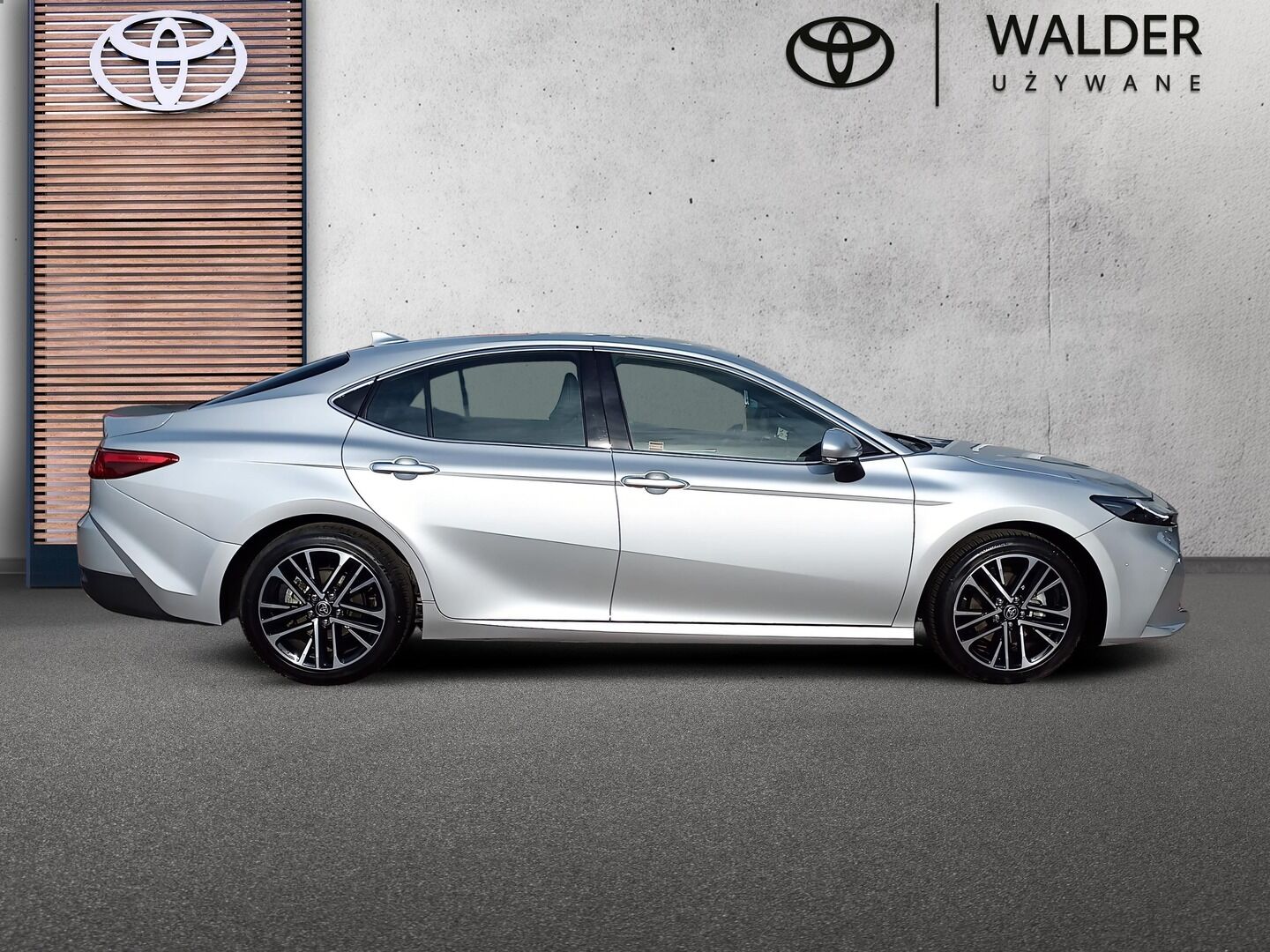 Toyota Camry - zdjęcie 6