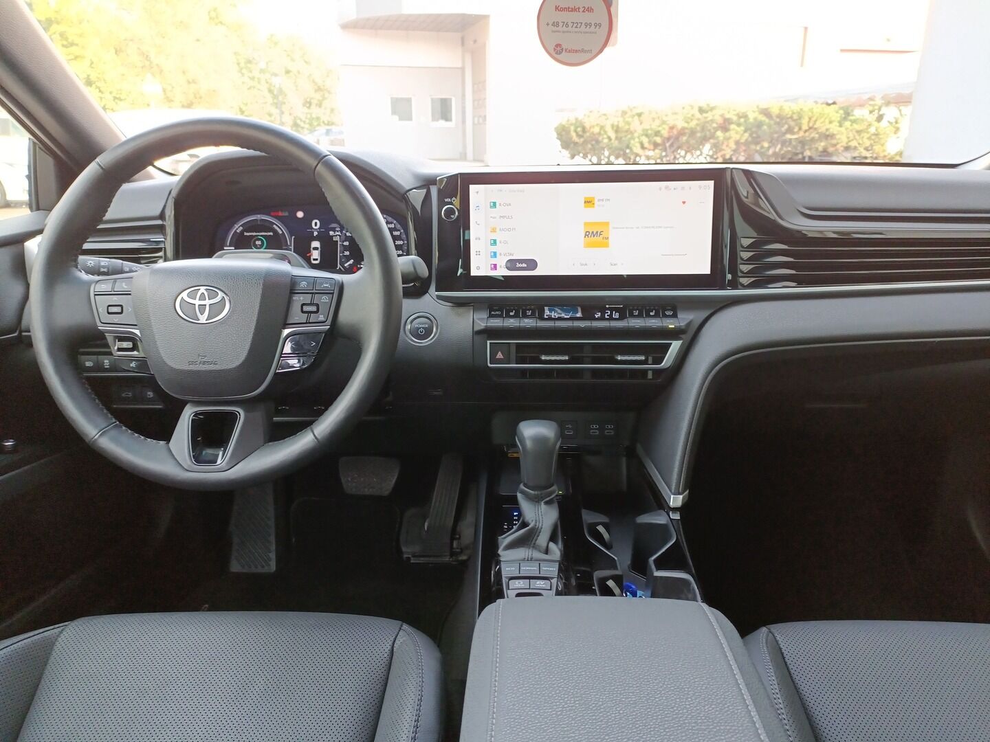 Toyota Camry - zdjęcie 13