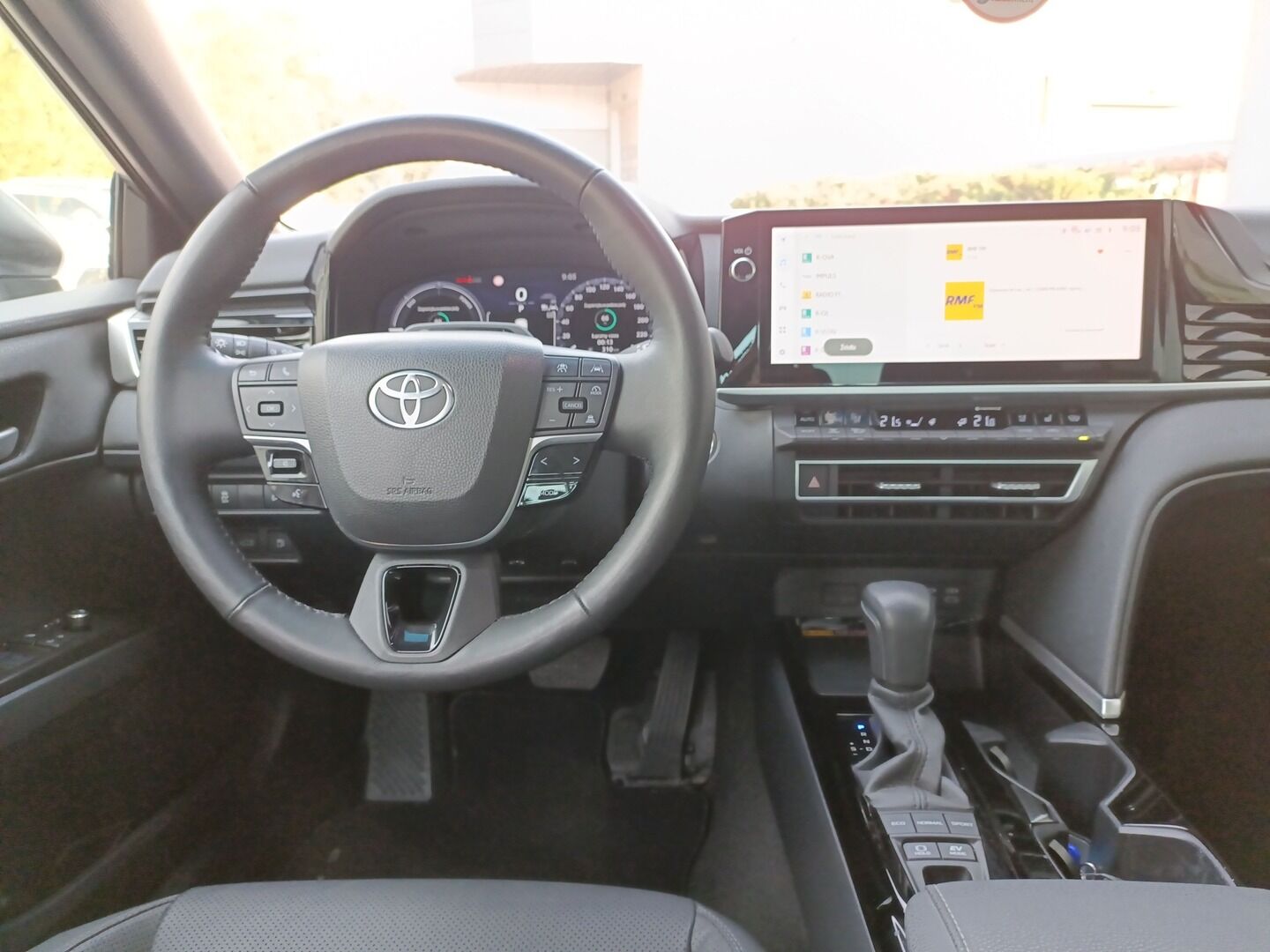 Toyota Camry - zdjęcie 14