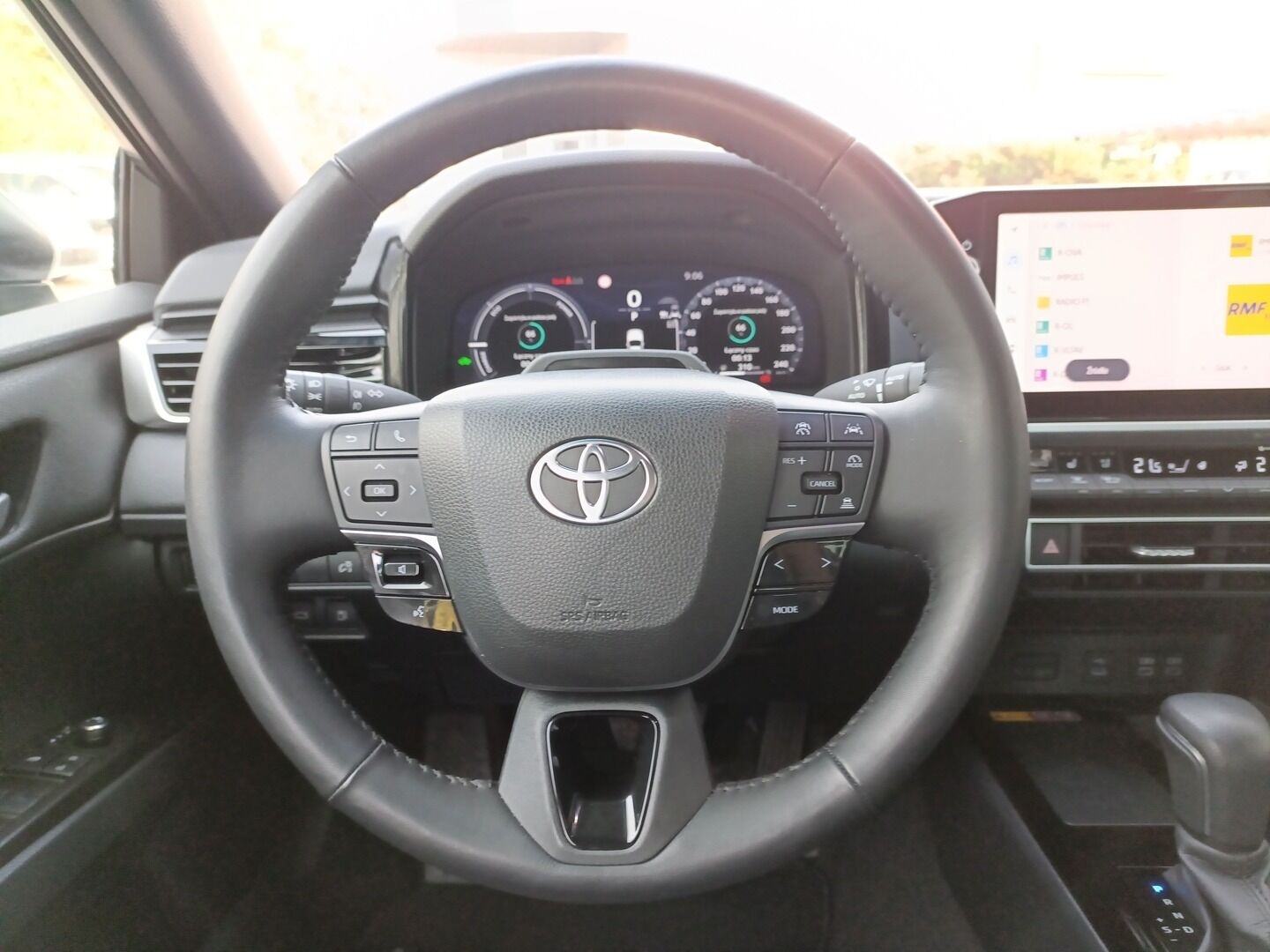 Toyota Camry - zdjęcie 15