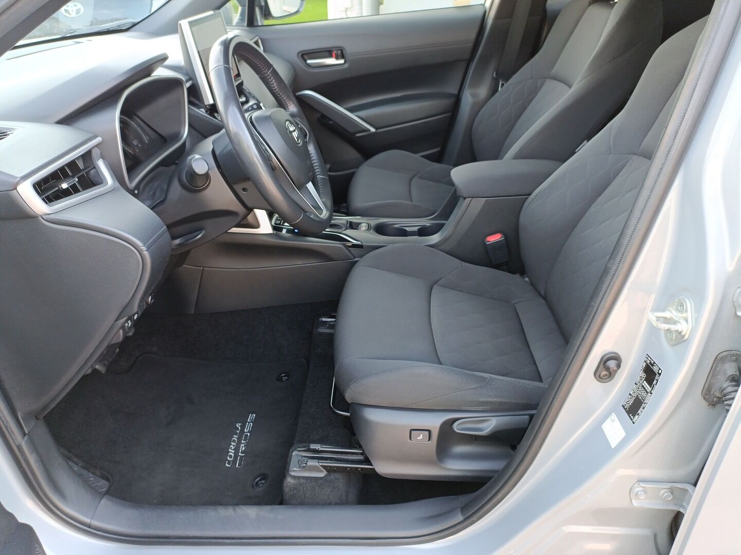 Toyota Corolla Cross - zdjęcie 9