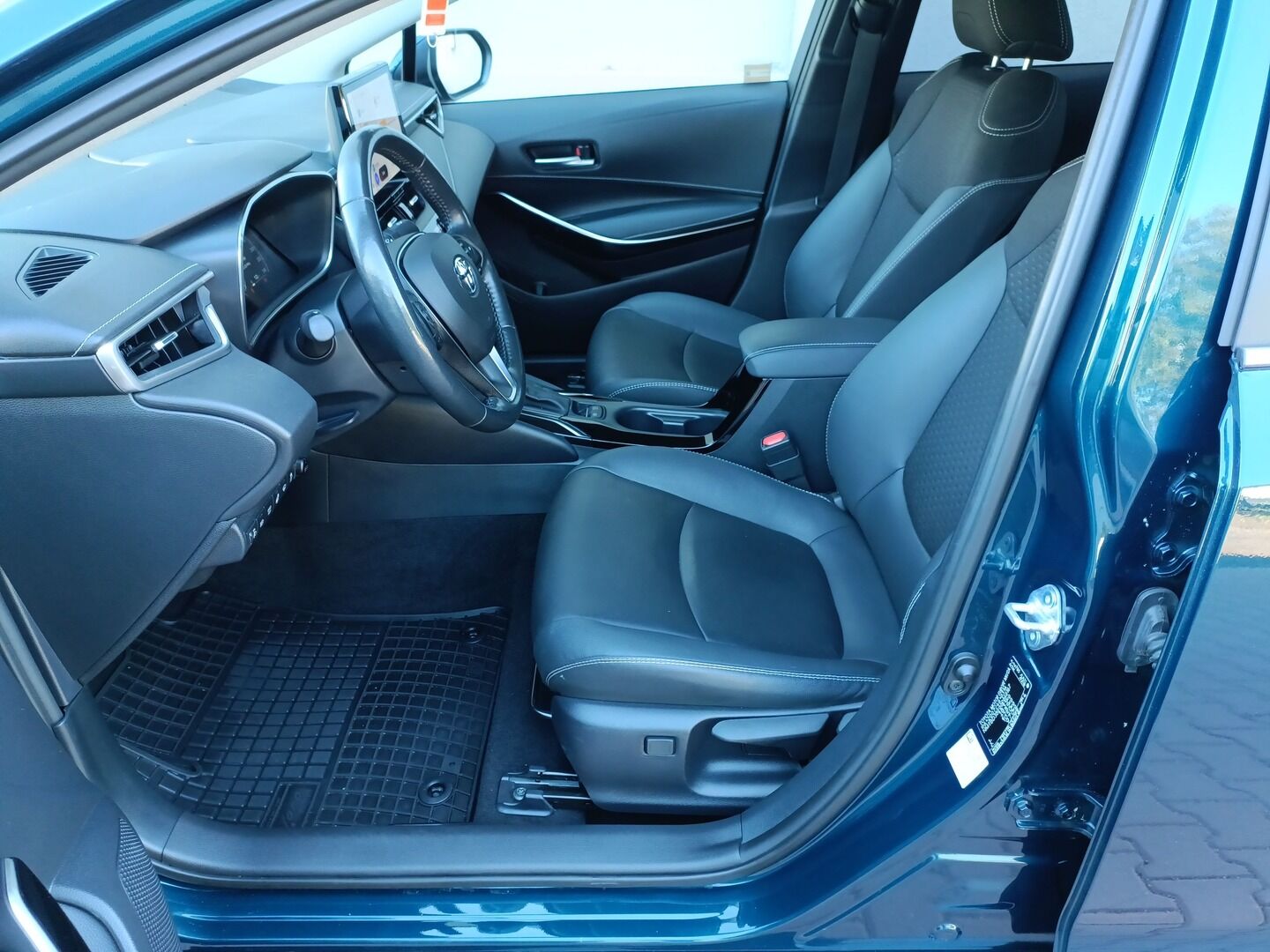 Toyota Corolla - zdjęcie 9