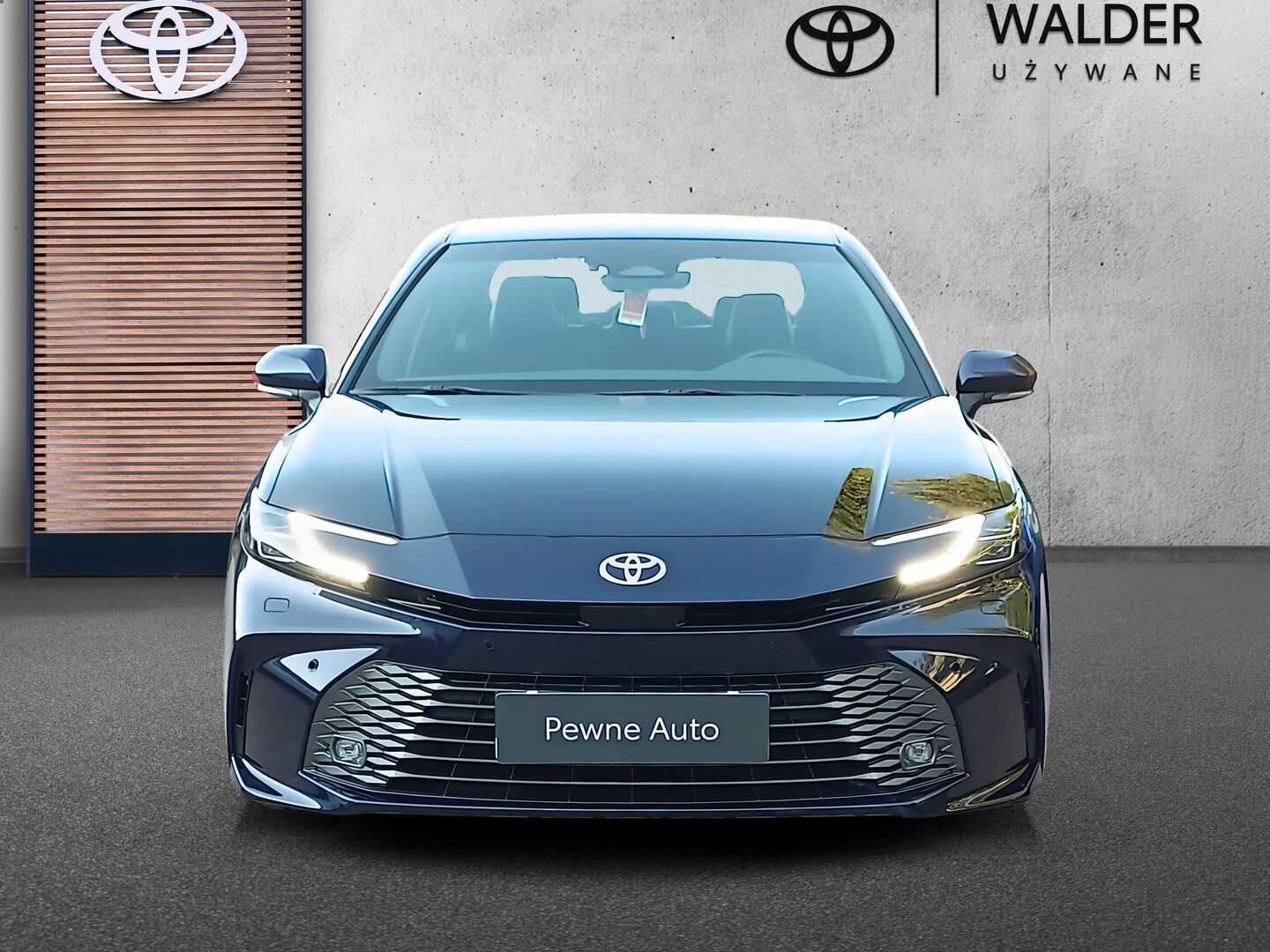 Toyota Camry - zdjęcie 2