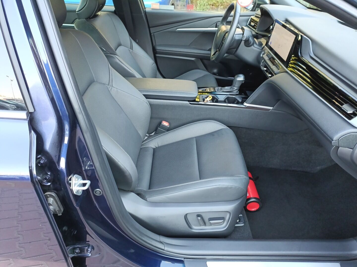 Toyota Camry - zdjęcie 12