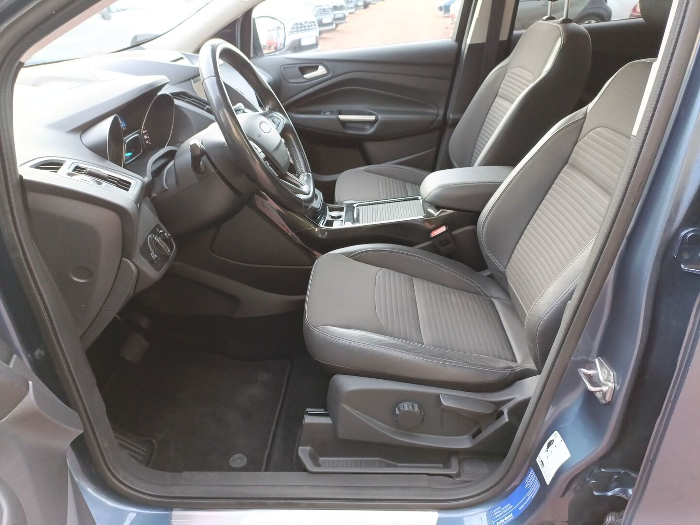 Ford Kuga - zdjęcie 9