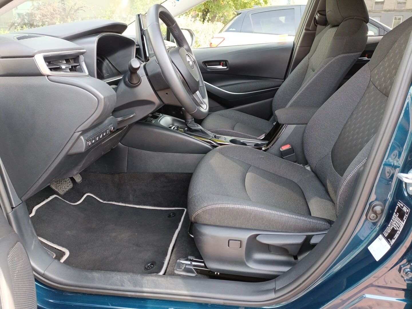 Toyota Corolla - zdjęcie 9